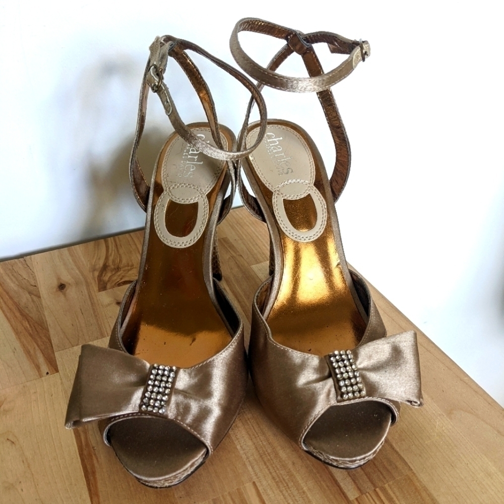 Charles david formal crystal embellished bow peep toe heels 8